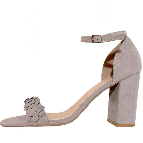 NEW! Le Château suede floral heels - FINAL PRICE❗️ - Picture 2 of 5